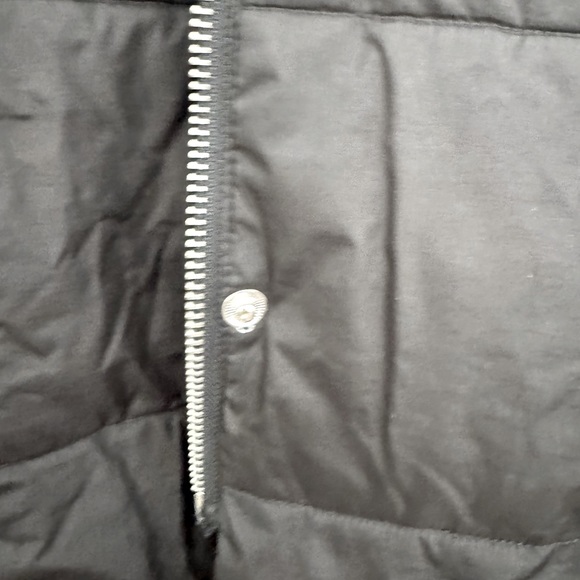 Woman’s puffer black coat with belt and removable hood - Picture 4 of 5